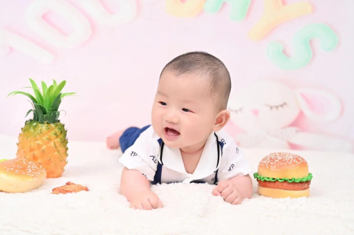 长兴宝宝多久抬头